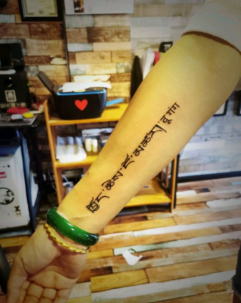 梵文纹身图片_手臂花体字纹身图案