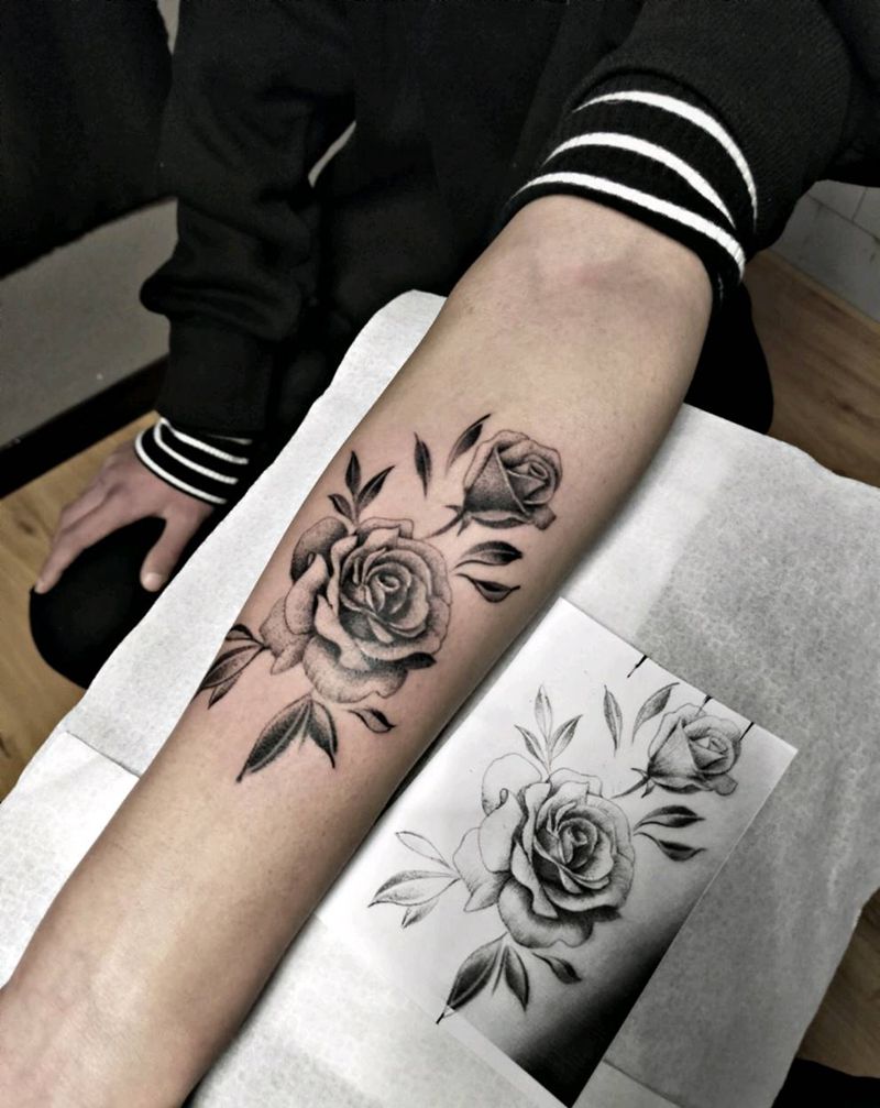 小臂玫瑰纹身图片_手臂纹身图案