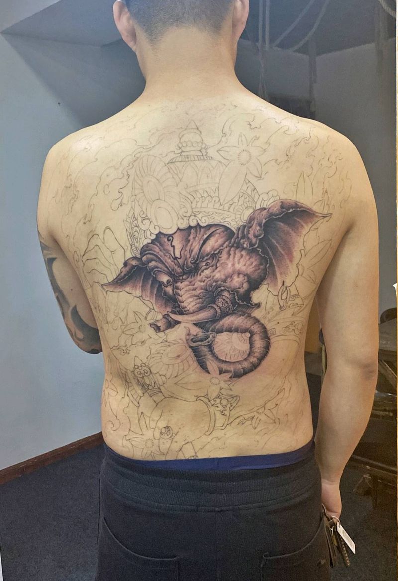 满背象神纹身图片_背部新传统纹身图案