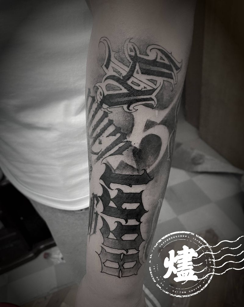 奇卡诺花臂纹身图片_手臂花体字纹身图案