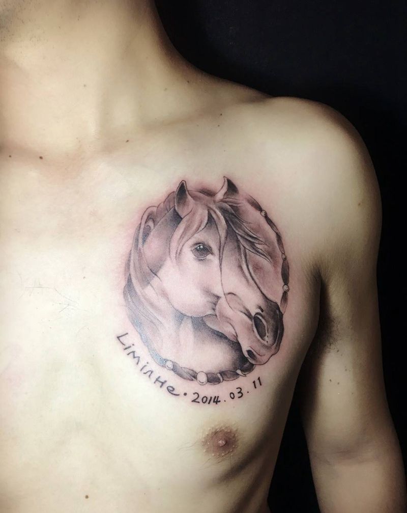 马纹身图片_成品胸部写实国画传统动物纹身图案