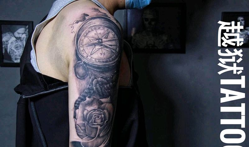 指南针纹身图片_手臂欧美写实纹身图案