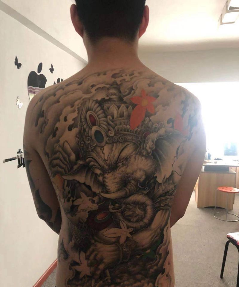 象神恢复后纹身图片_背部新传统纹身图案