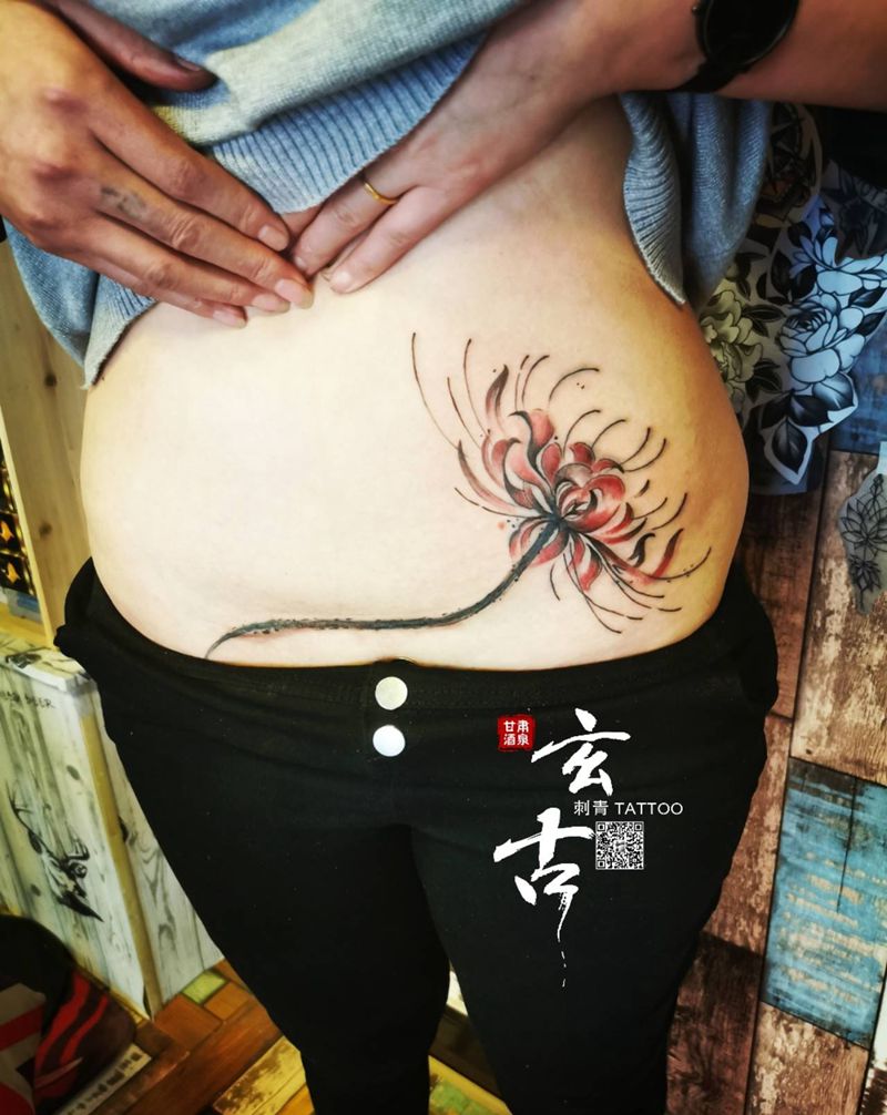 彼岸花纹身图片_腰部新传统纹身图案