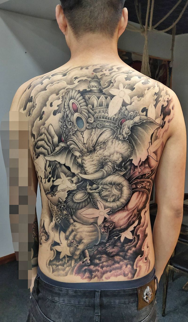 象神纹身图片_背部新传统纹身图案