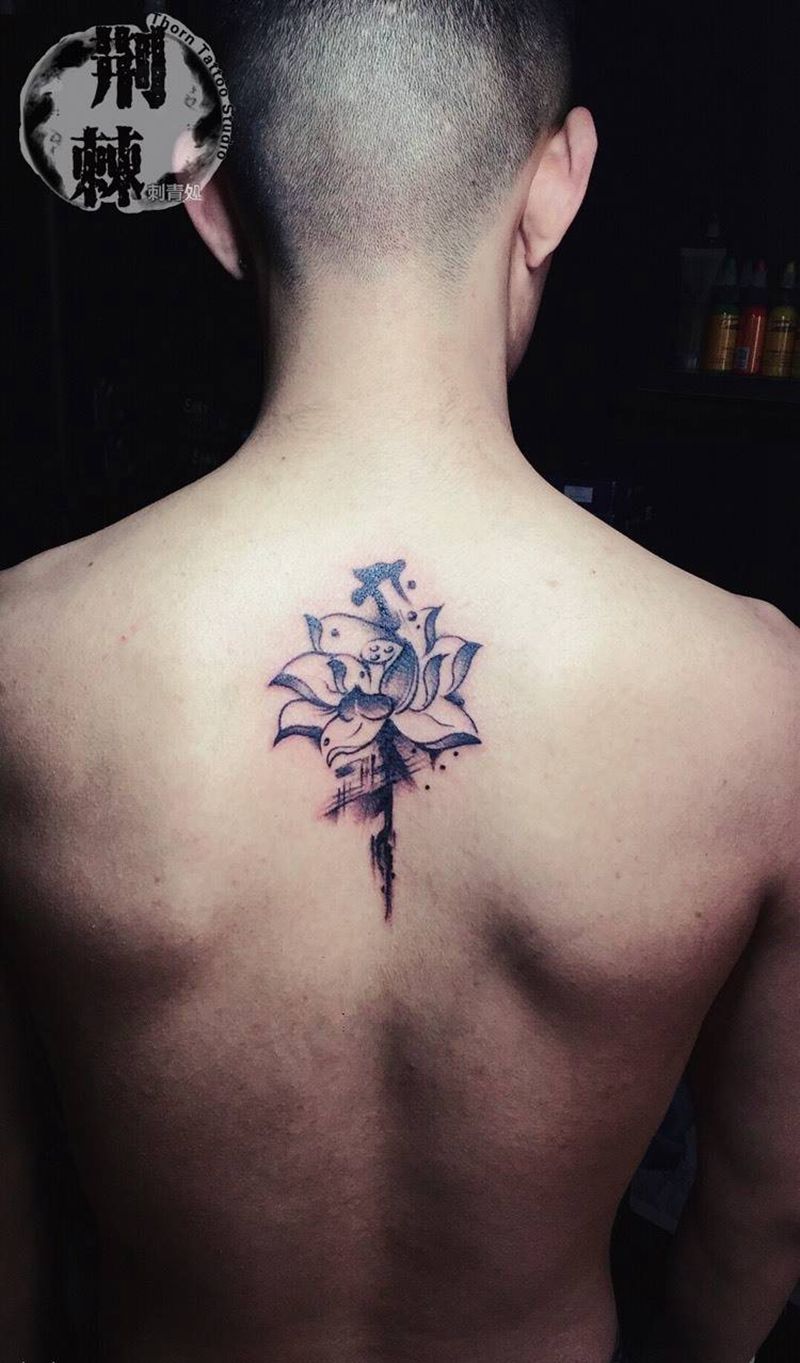 水墨风莲花纹身图片
