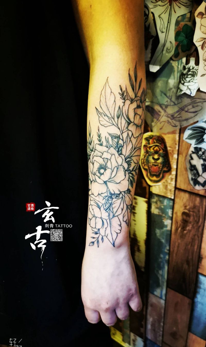 素花纹身图片_手臂新传统素花纹身图案