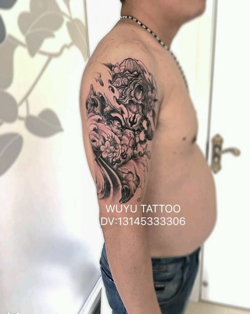 大臂象神纹身图片_臀部新传统大针痕纹身图案