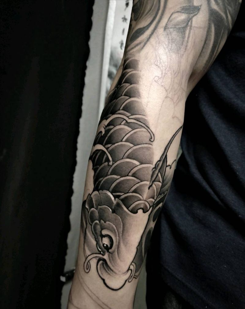 鲤鱼包小臂纹身图片_手臂新传统纹身图案