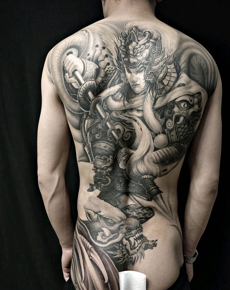 龙影纹身图片_臀部背部新传统纹身图案