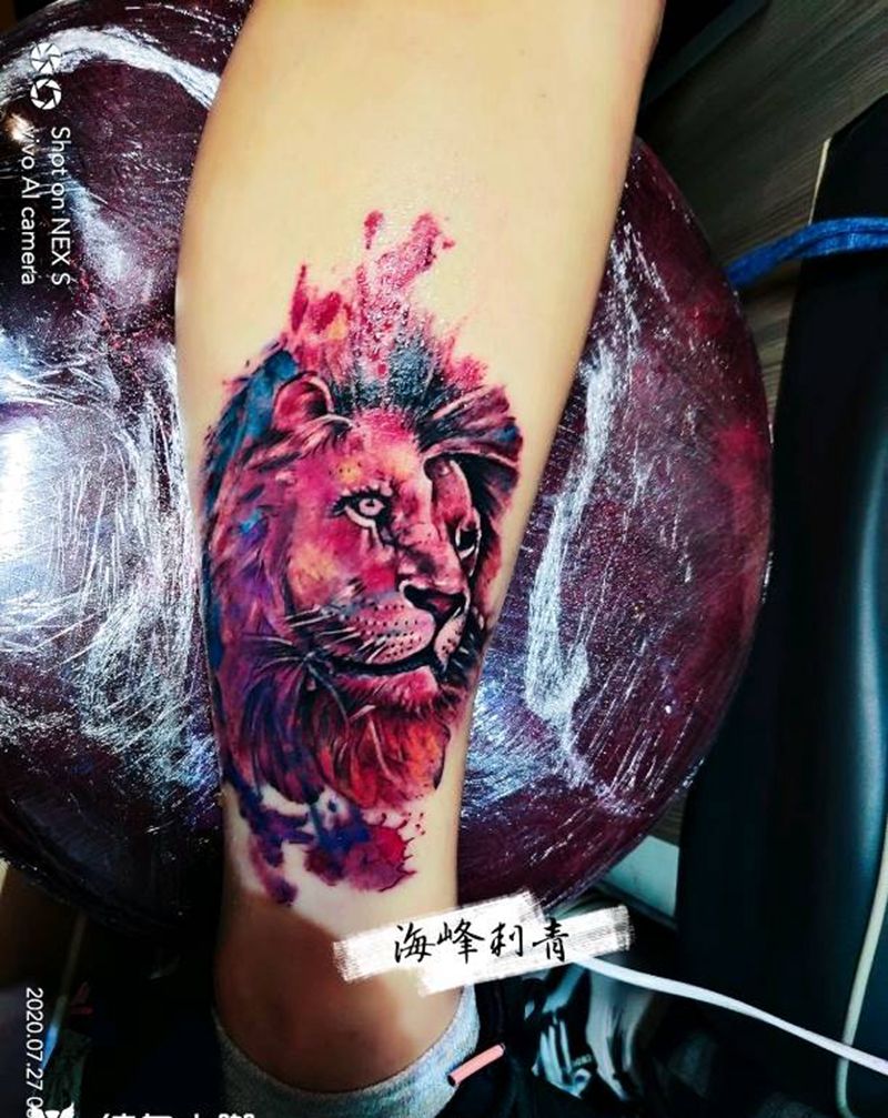 狮子大战蜘蛛纹身图片_腿部纹身图案