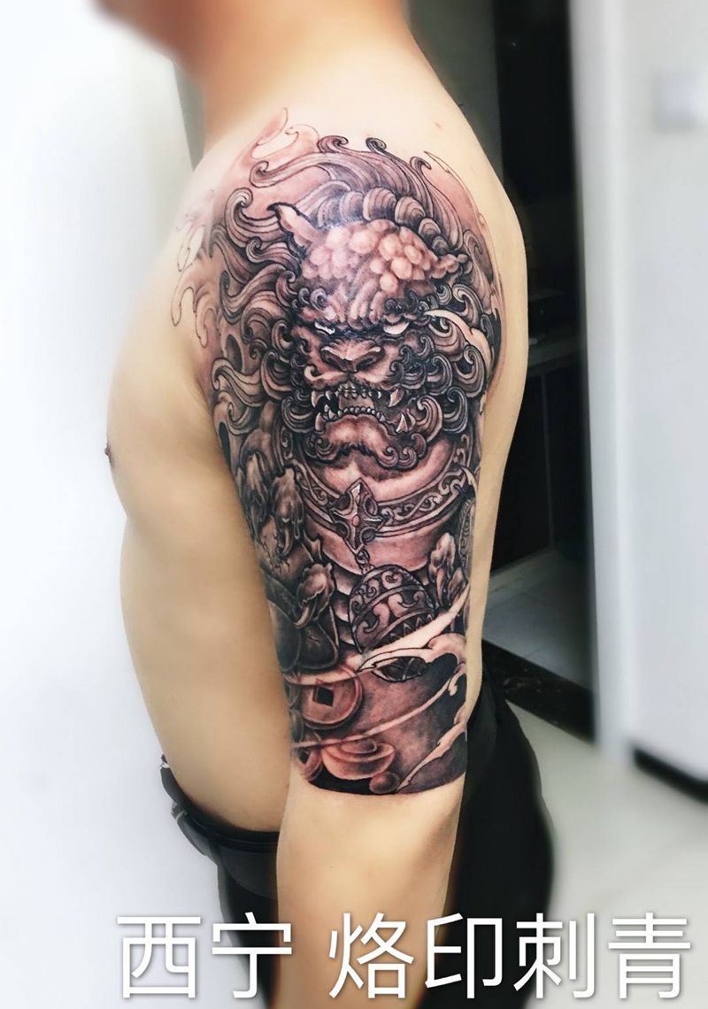 大臂唐狮遮盖纹身图片