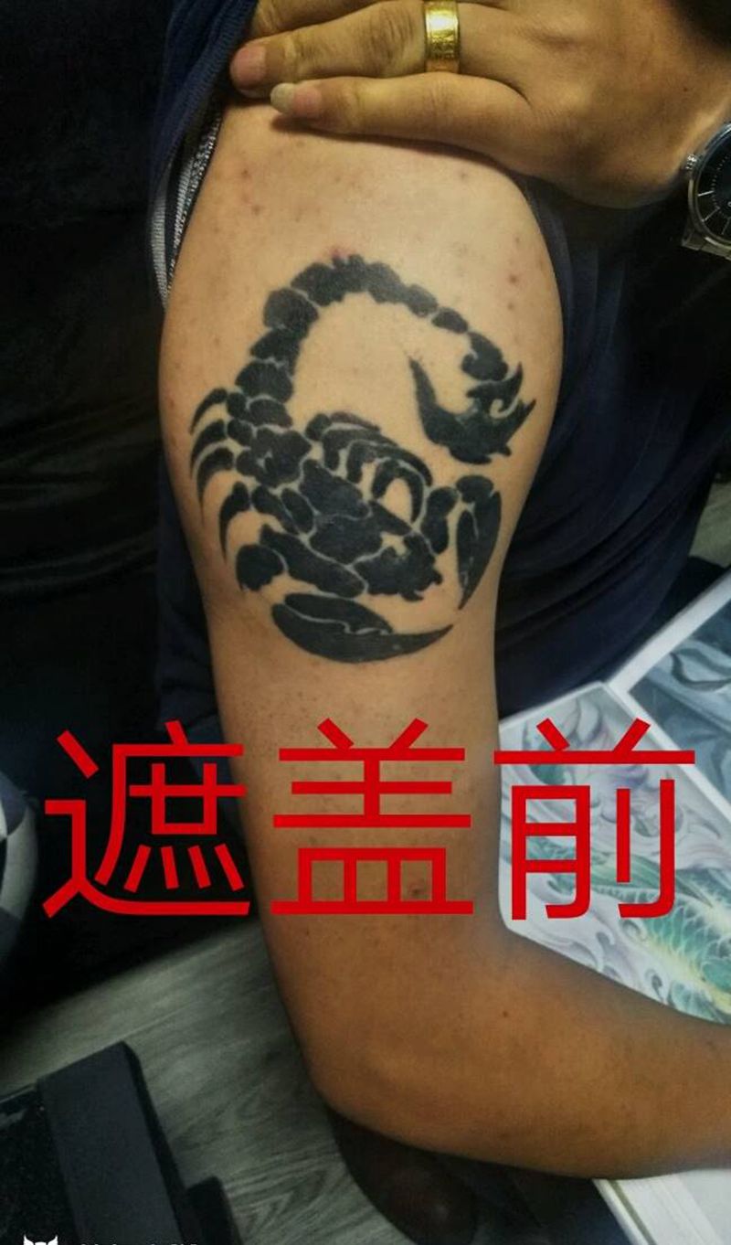 武士暴力遮盖图腾蝎纹身图片_手臂新传统纹身图案