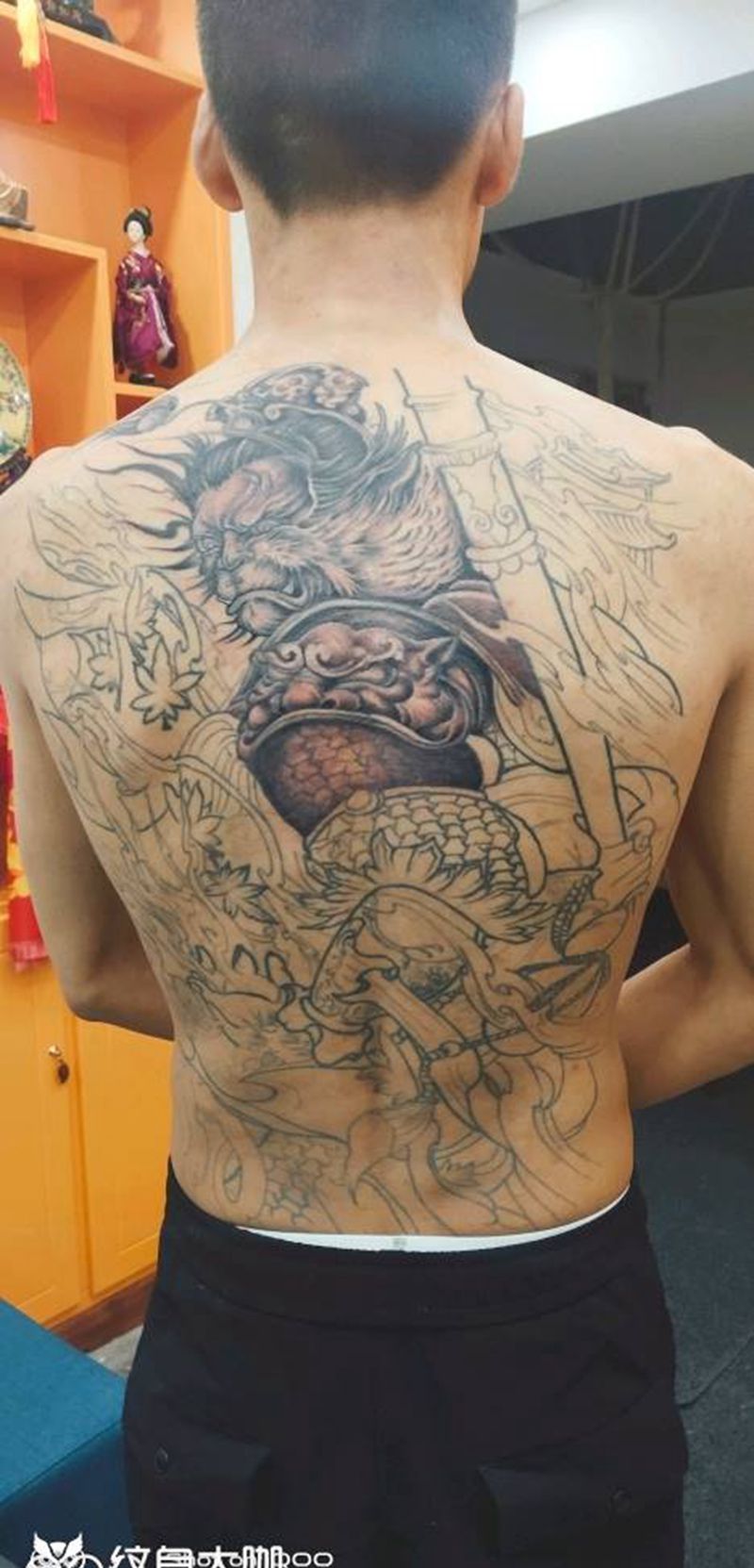 满背悟空纹身图片_背部新传统纹身图案