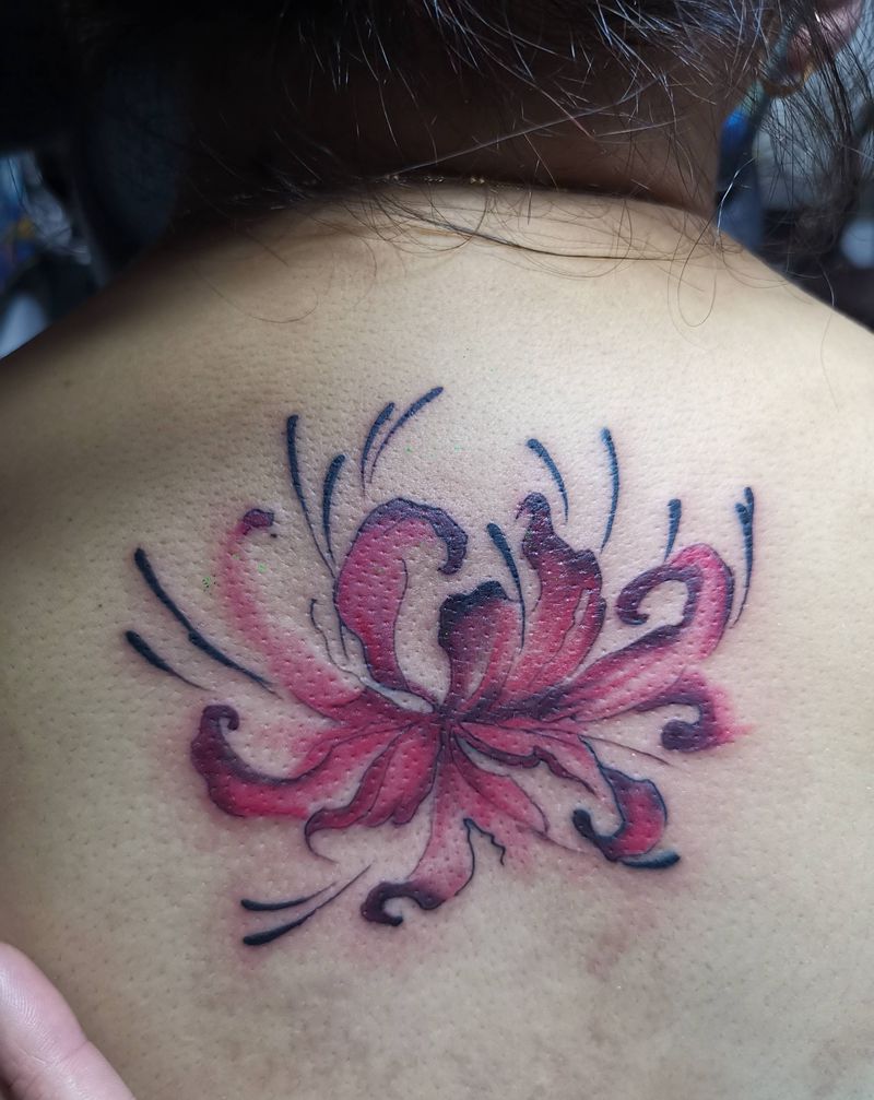 彼岸花纹身图片_背部水墨彼岸花纹身图案