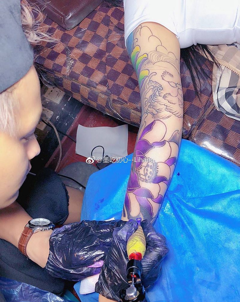 牡丹纹身图片_手臂传统植物纹身图案