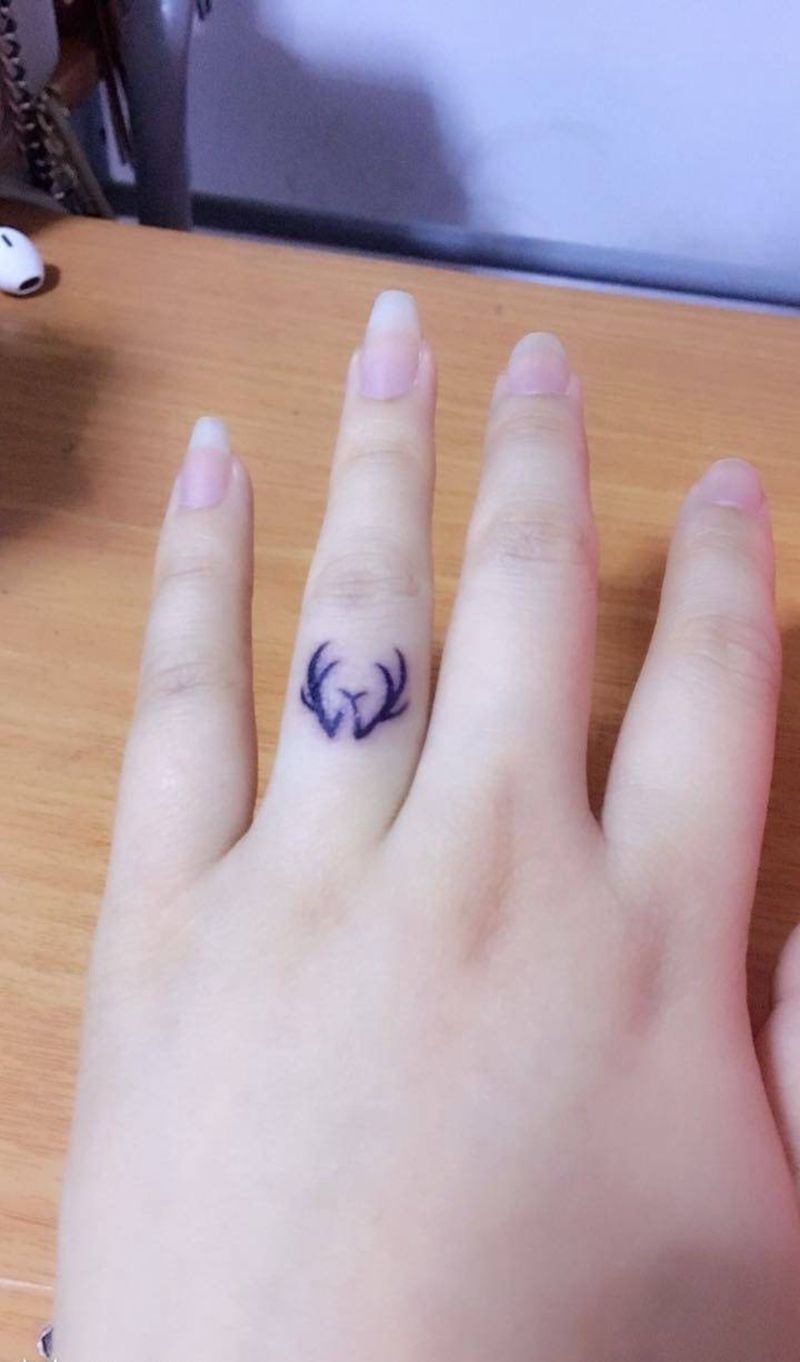 手指 小鹿角纹身图片_成品手稿手部清新几何宁夏银川中国纹身图案