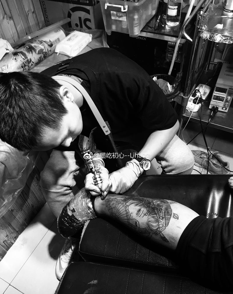 艺姬纹身图片_腿部新传统人物艺姬纹身图案