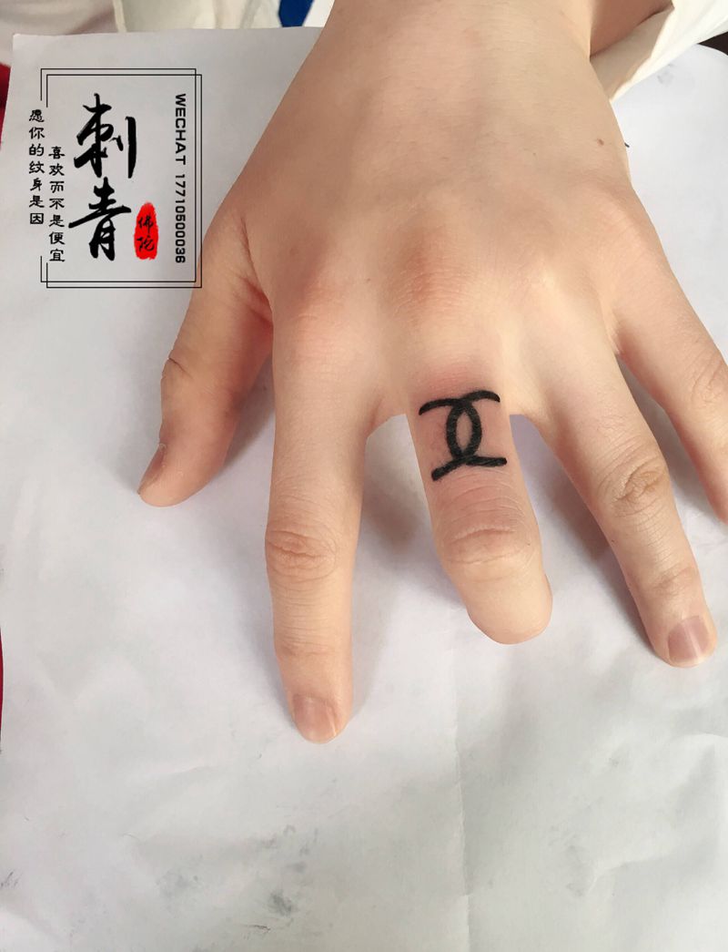 手指小纹身纹身图片_手部Old School纹身图案