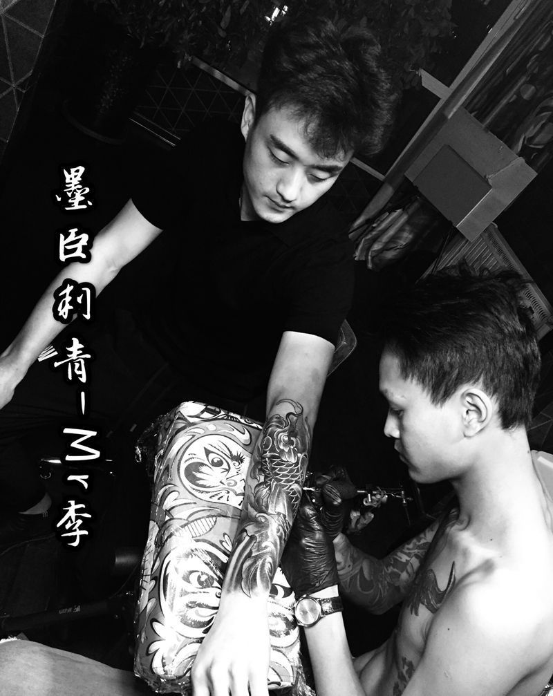 鱼纹身图片_手臂新传统鱼纹身图案