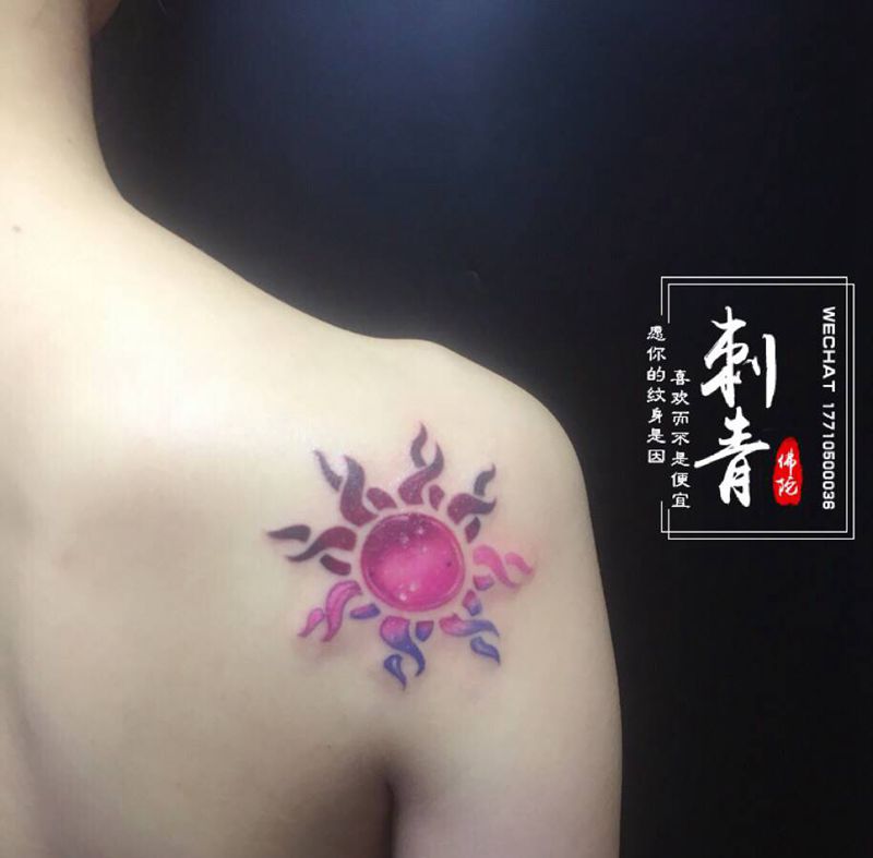 太阳星空图纹身图片_背部水彩纹身图案