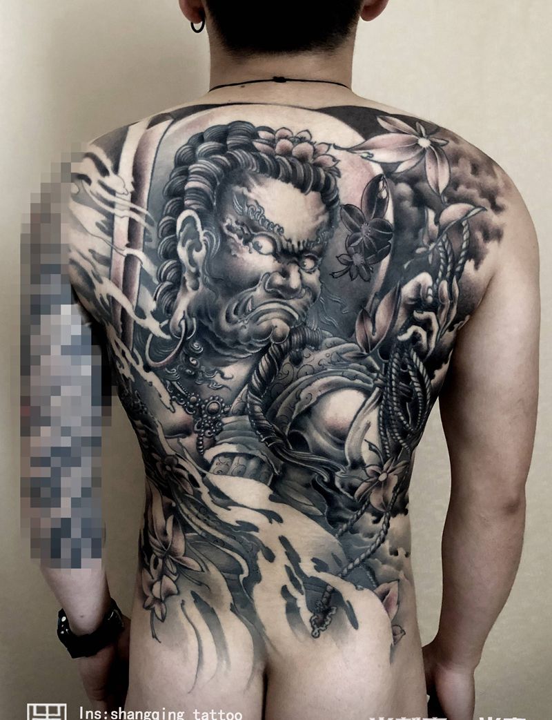不动尊者纹身图片_背部肩部新传统欧美写实纹身图案