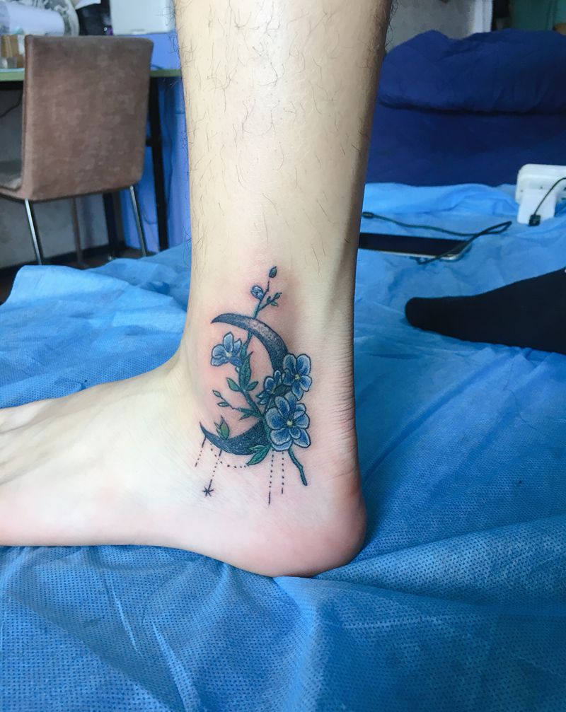月亮花环纹身图片_脚部New School纹身图案