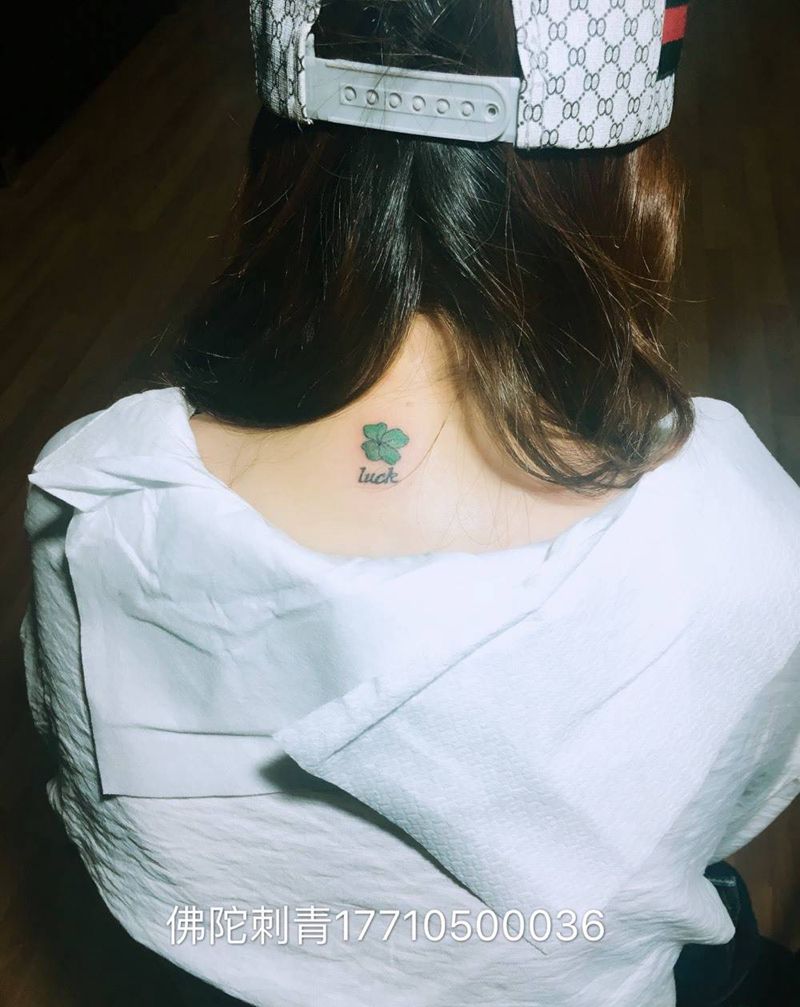 四叶草纹身图片_成品手稿颈部清新植物宁夏银川文身 字符纹身图案