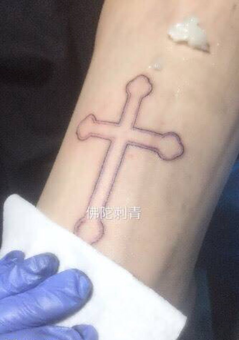 腿部十字架纹身图片_成品手稿腿部传统清新几何宗教银川宁夏纹身图案