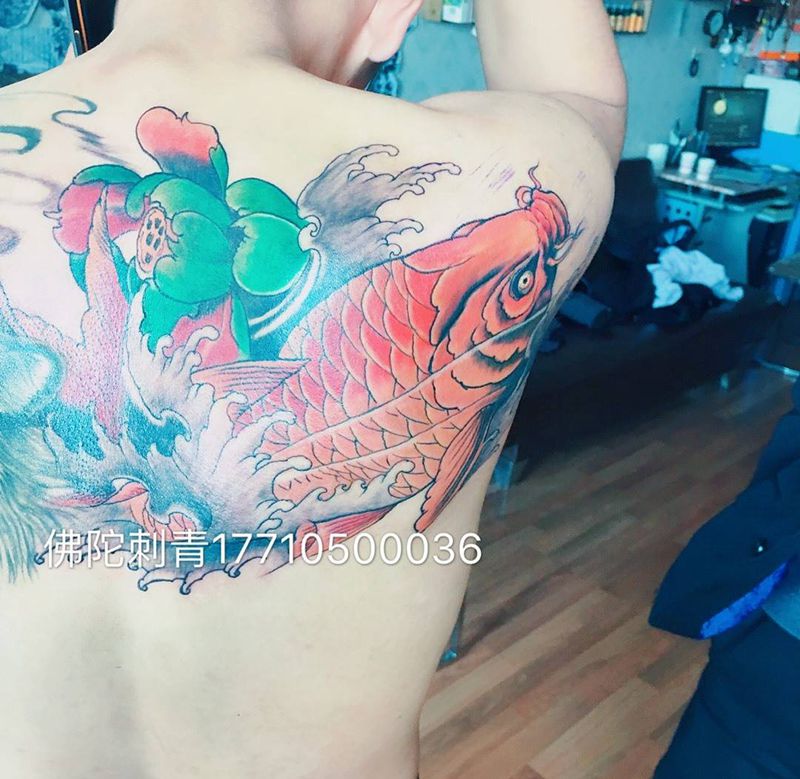锦鲤纹身图片_成品手稿背部传统动物宁夏学银川文身 学习纹身图案