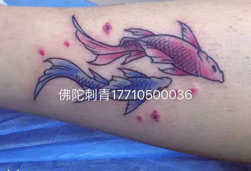 彩色鱼纹身图片_成品手稿腿部脚部清新传统几何动物原创纹身图案