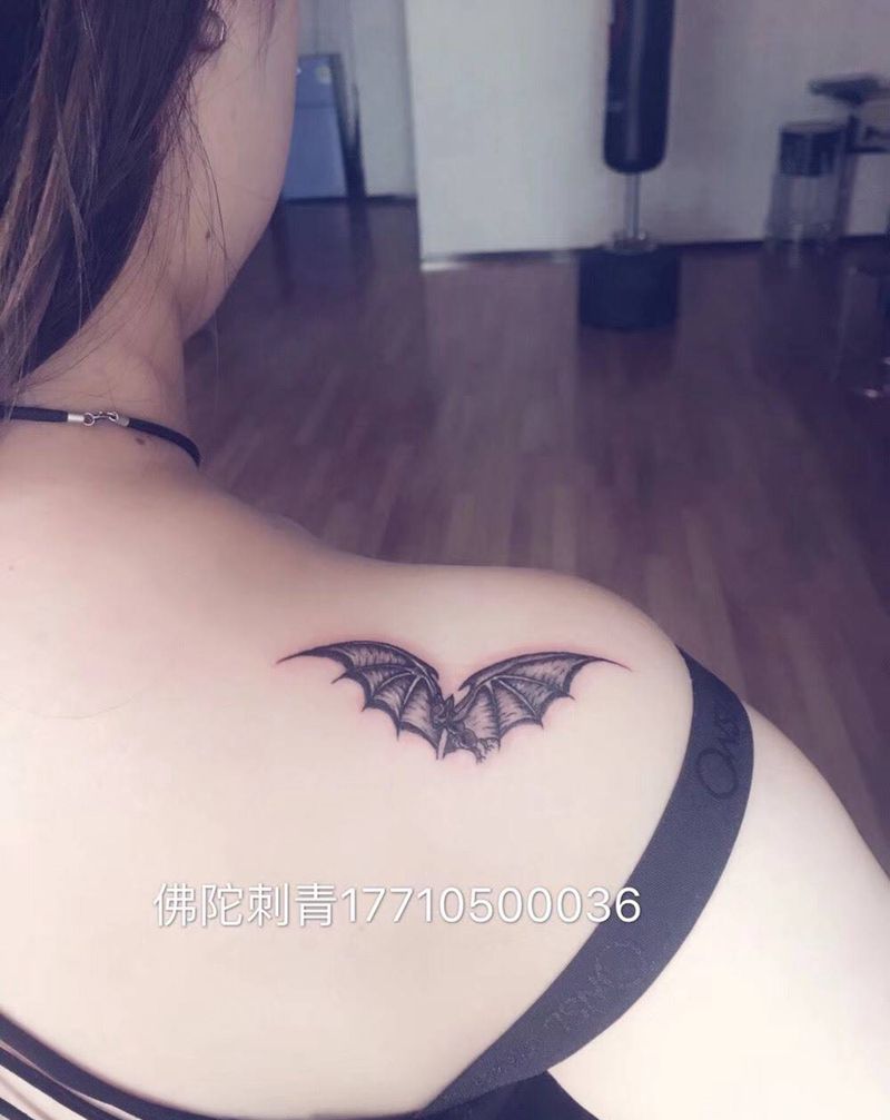 蝙蝠纹身图片_成品手稿肩部欧美写实动物宁夏银川文身 纹身图案