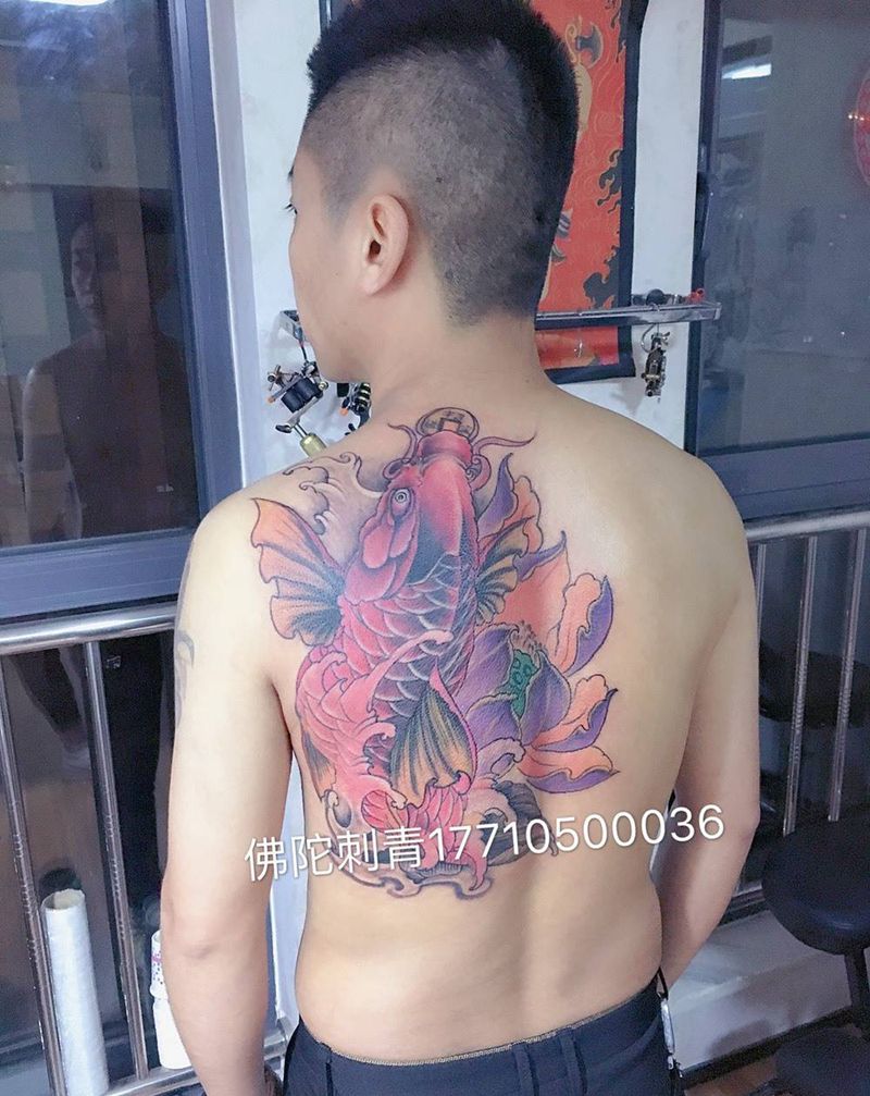 锦鲤纹身图片_成品手稿背部传统动物宁夏银川文身 学习学纹身图案