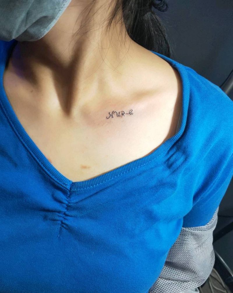 锁骨小字母纹身图片_肩部纹身图案