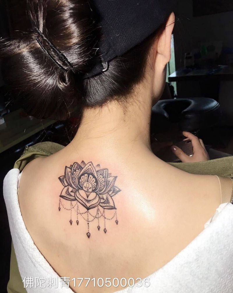 莲花纹身图片_成品手稿背部清新几何植物宁夏银川中国纹身图案