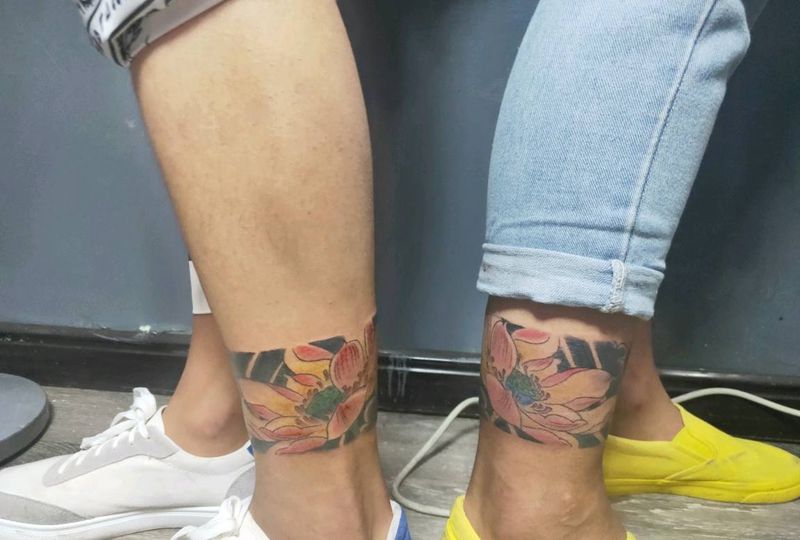 两只腿环纹身图片_腿部纹身图案