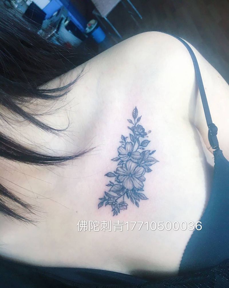 性感锁骨女神纹身图片_成品胸部清新几何植物银川文身 宁夏学习学纹身图案
