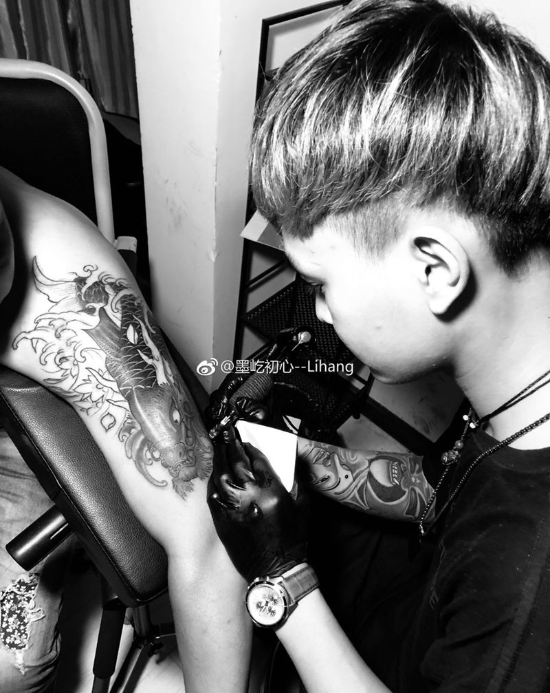 鳌鱼纹身图片_手臂新传统鳌鱼纹身图案