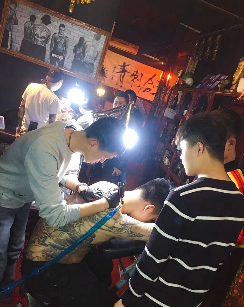 修改满背纹身图片