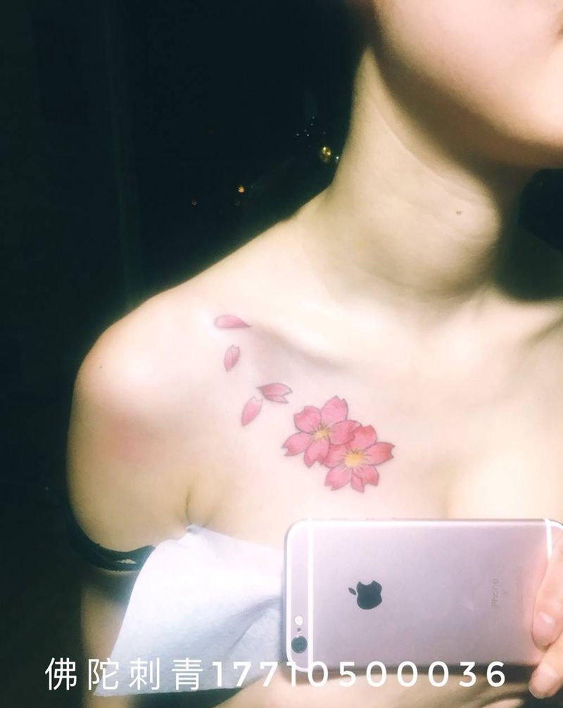 小花朵纹身图片_成品手稿胸部清新植物银川宁夏中国纹身图案