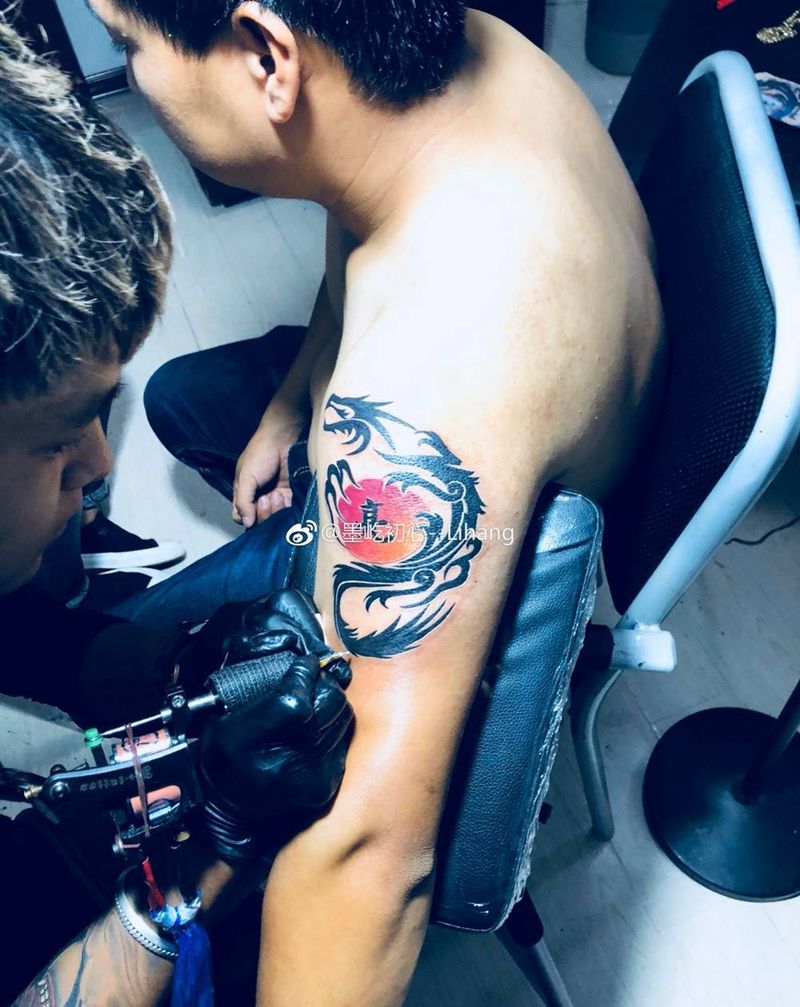 龙图腾纹身图片_手臂图腾纹身图案