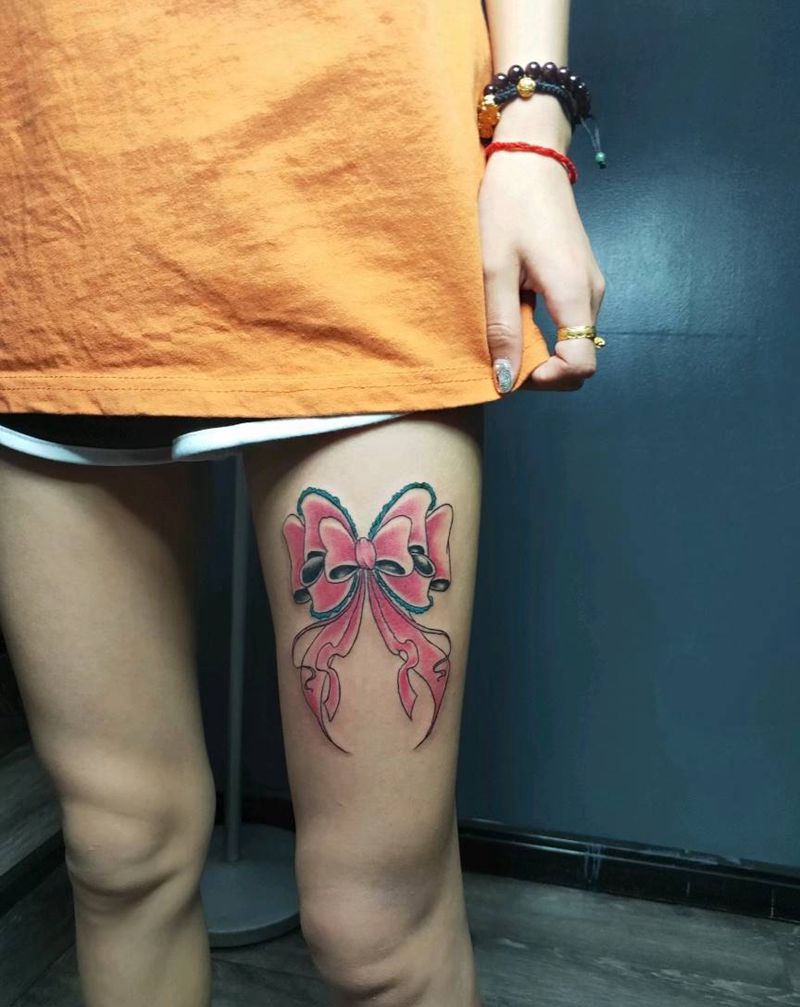 大腿蝴蝶结纹身图片_腿部纹身图案