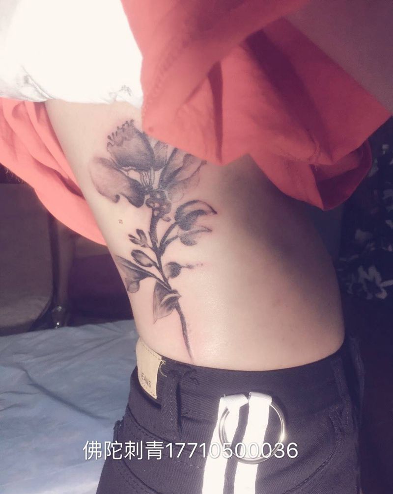 水墨花纹身图片_成品手稿腰部传统国画植物宁夏银川中国纹身图案