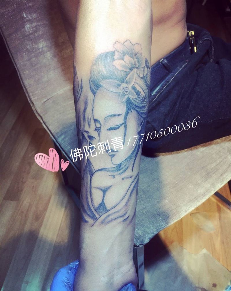 小臂艺妓纹身图片_成品手臂手部传统肖像人物银川宁夏纹身图案