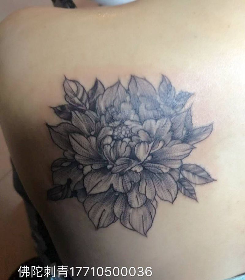 线条花纹身图片_成品手稿背部清新植物宁夏银川中国纹身图案