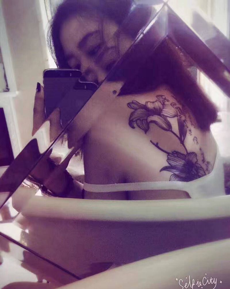 荷。客照纹身图片