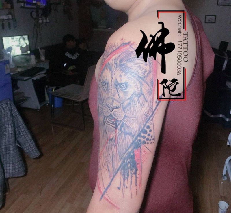 狮子纹身图片_手臂纹身图案