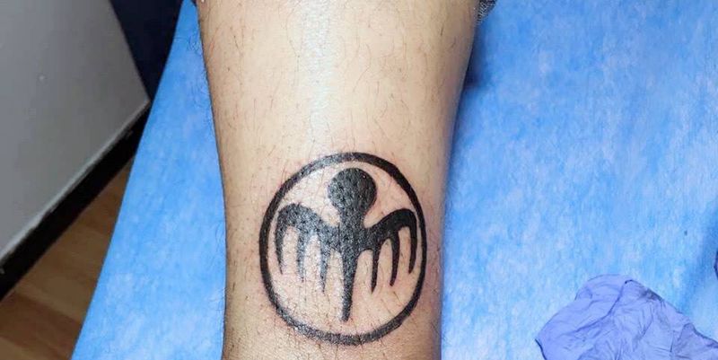 007幽灵党标志纹身图片_成品手稿脚部腿部欧美写实几何字符图腾原创纹身图案