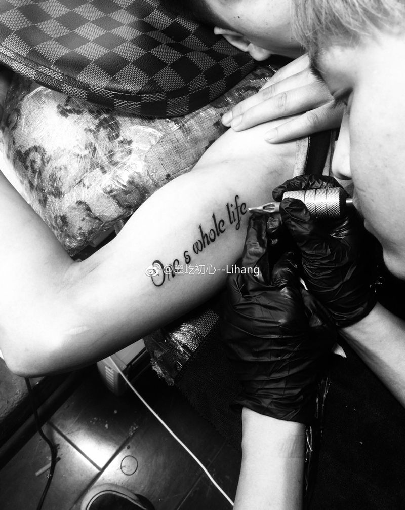 字母纹身图片_手臂纹身图案