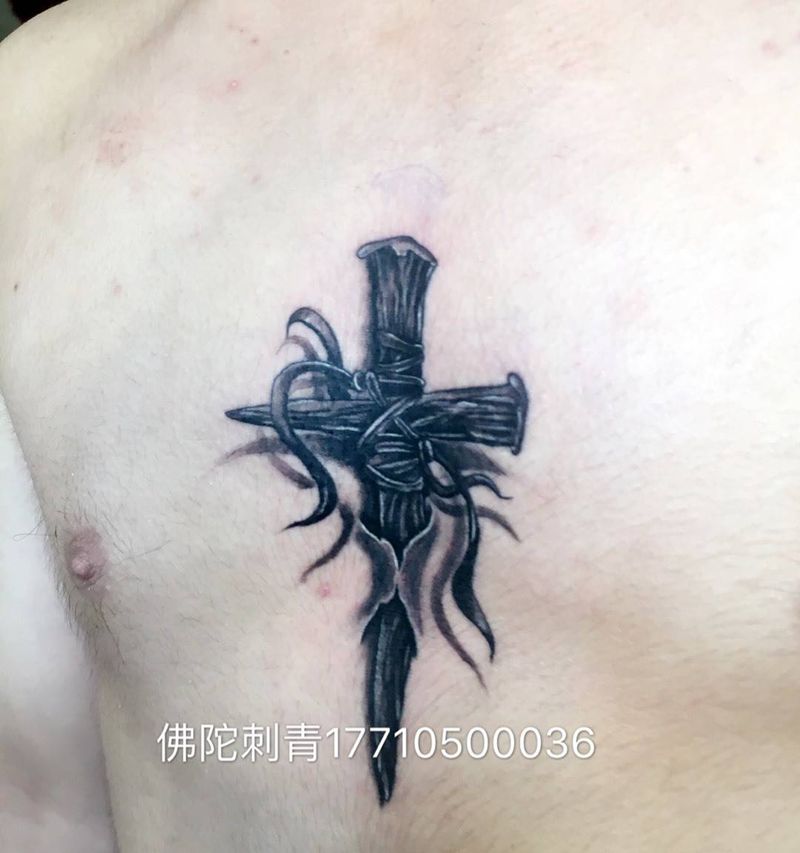 十字架纹身图片_成品手稿胸部欧美写实几何银川文身 宁夏宗教纹身图案